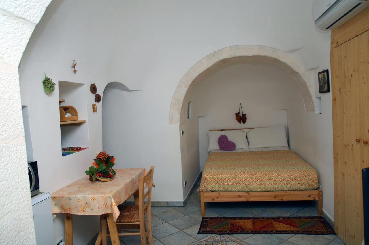 Trullo Al Monte Bed & Breakfast Ceglie Messapica Exterior photo